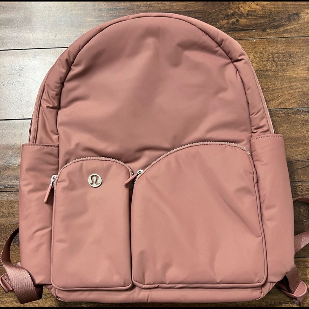 Lululemon Curved Lines 17L backpack